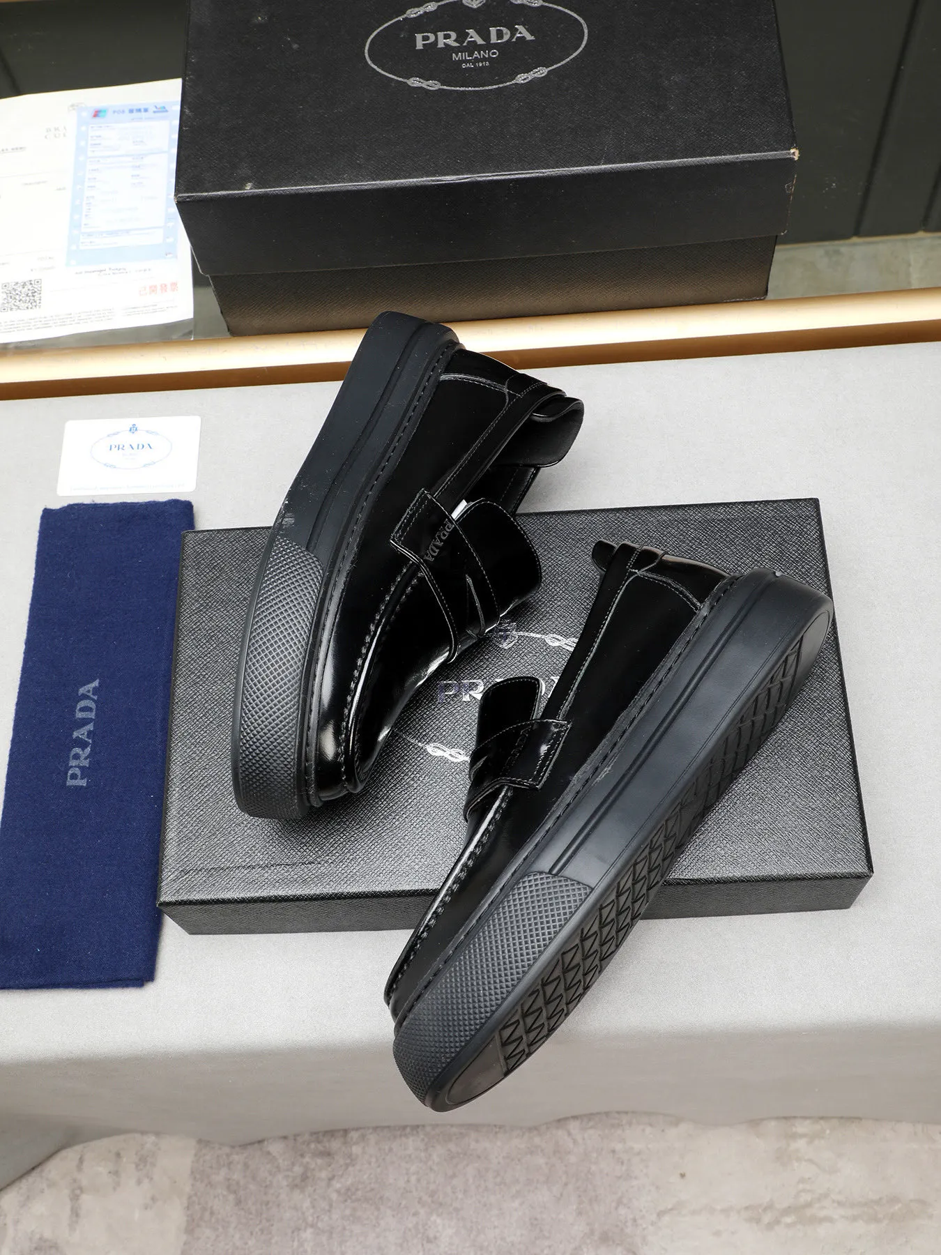 Men's Men's Shoes 💰500 Prada/Prada Men's new casual shoes, this upper is made of imported calfskin + sheep lining! The outsole is made of non-slip foam outsole, which feels good on your feet and is a fashionable and stylish item!  Size: 38-44 (45 customized)